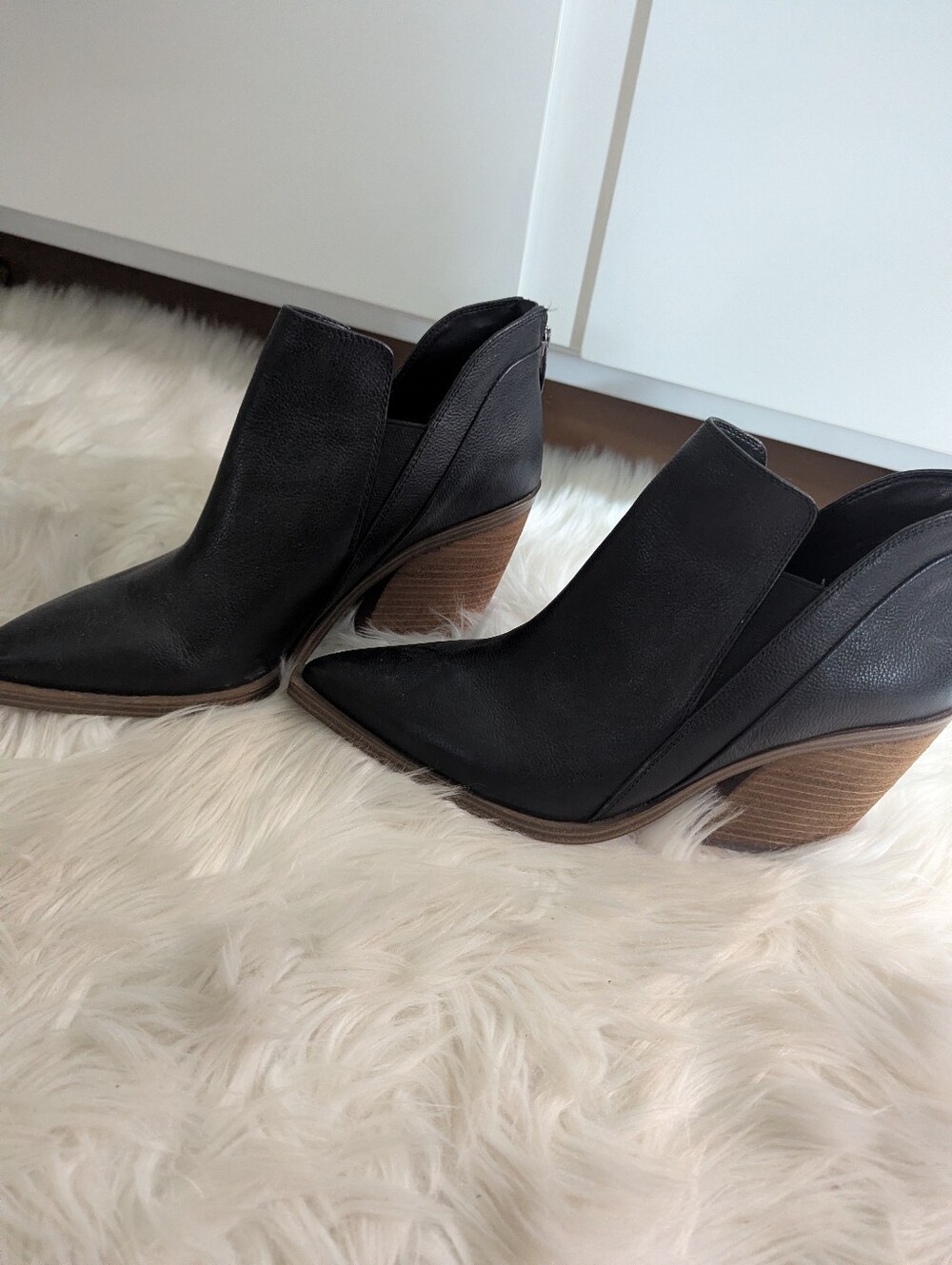 Vince Camuto Women’s Black Pointed Toe Leather Ankle Booties